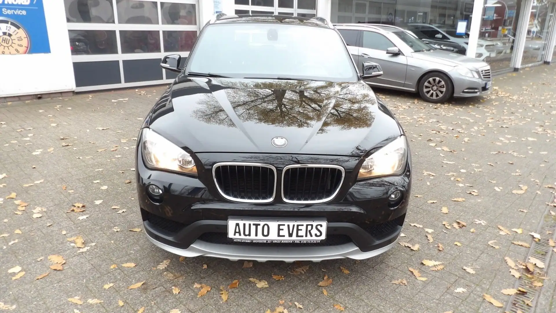 BMW X1 Baureihe X1 18 i sDrive*AHK*Tempomat*SHZ* Noir - 2