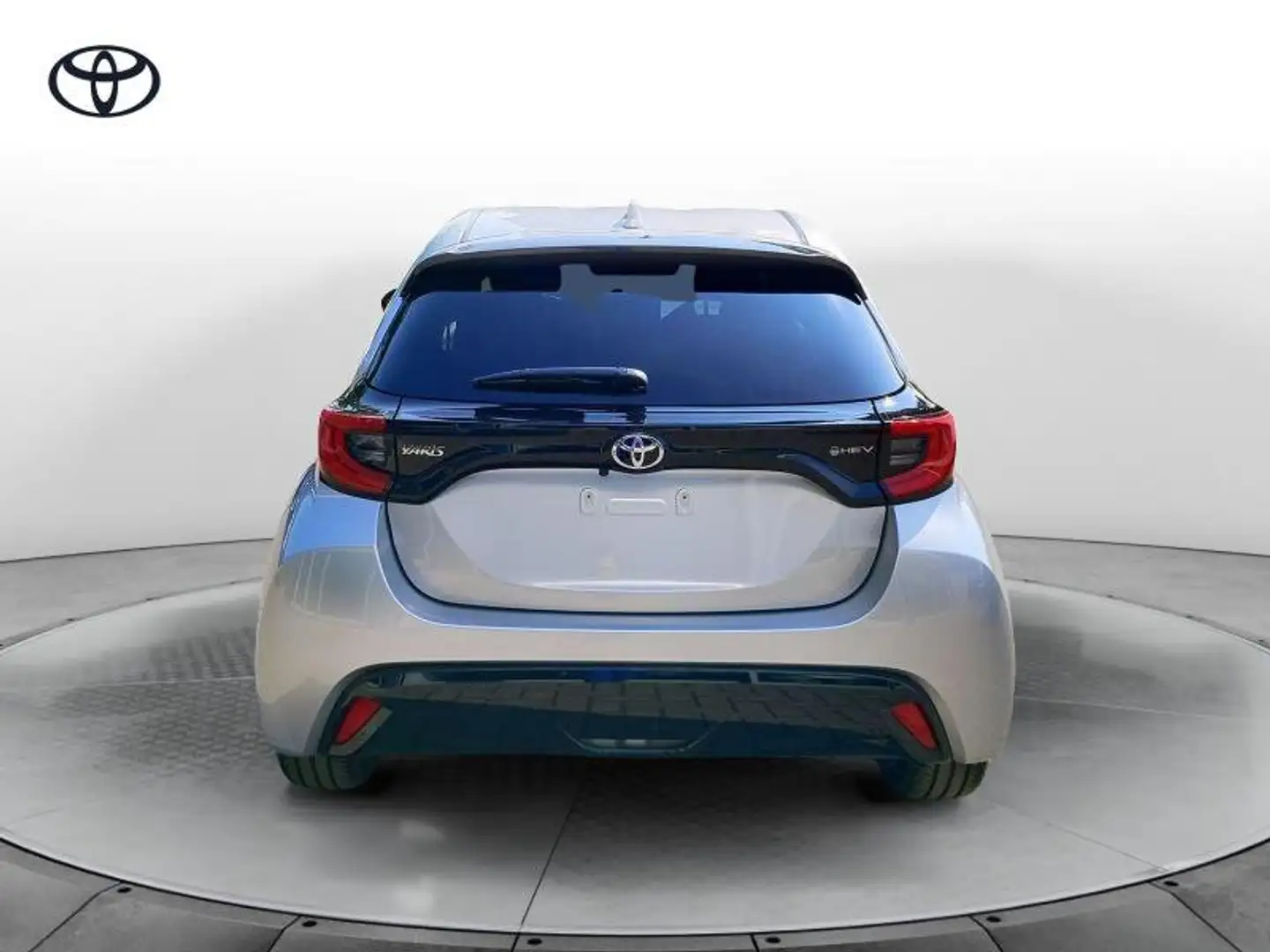 Toyota Yaris 4ª serie 1.5 Hybrid 5 porte Lounge Grigio - 2