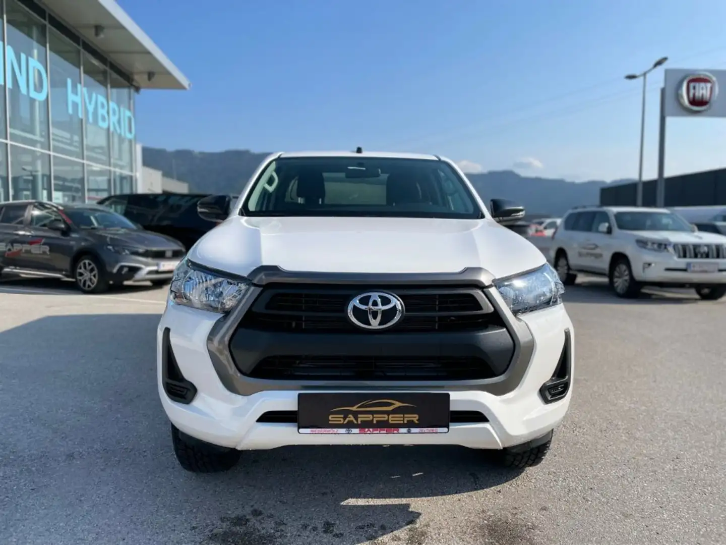 Toyota Hilux X-tra Cab Country 4WD 2,4 D-4D Білий - 2