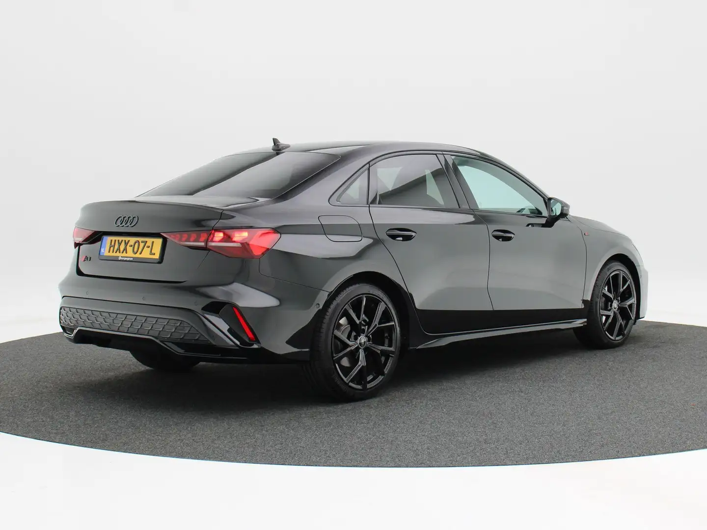 Audi A3 Limousine | 30 TFSI | S edition | | 18 inch velgen Negro - 2