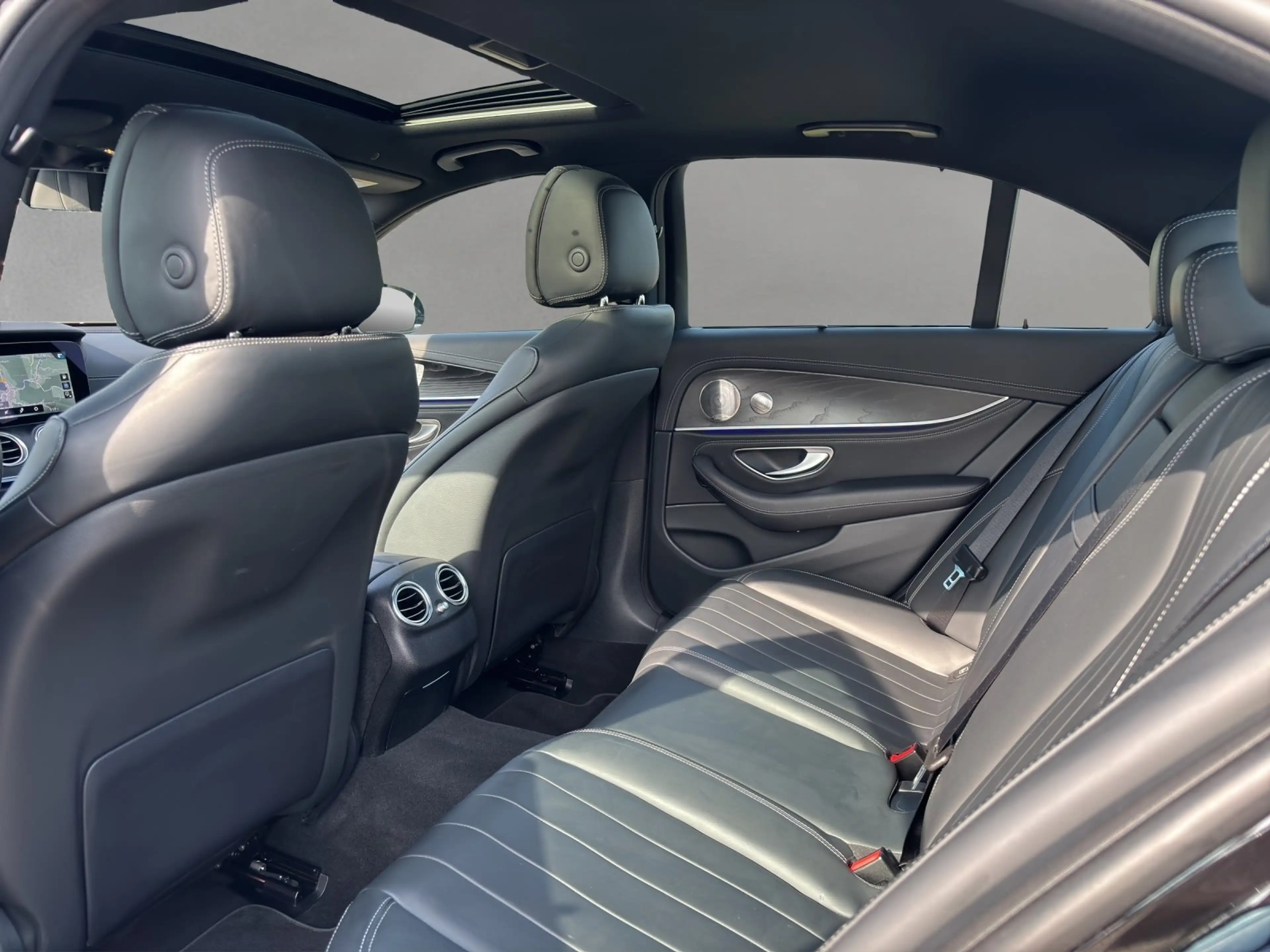 Mercedes-Benz E 400 E400d 4M AMG Massage ABC KeyGo GSD 20"DISTRO AHK — photo 12