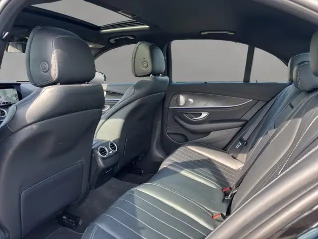 Mercedes-Benz E-Class view 12