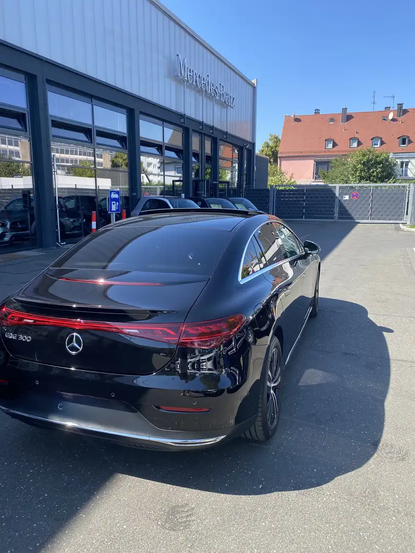 Mercedes-Benz EQE 300 Electric Art - 1