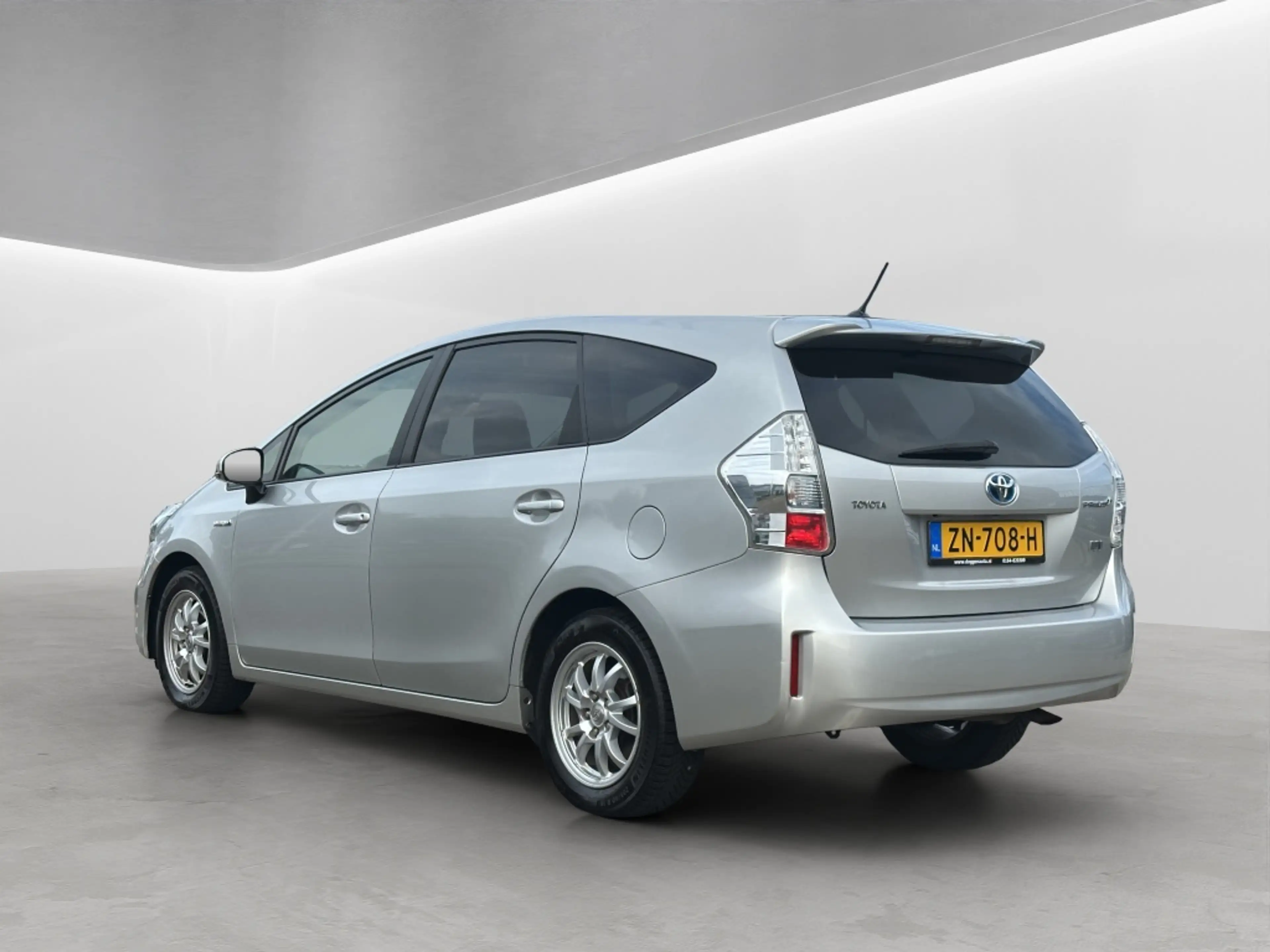 Toyota Prius+ Prius Wagon 1.8 Dynamic Pano HUD Navi PDC — photo 5