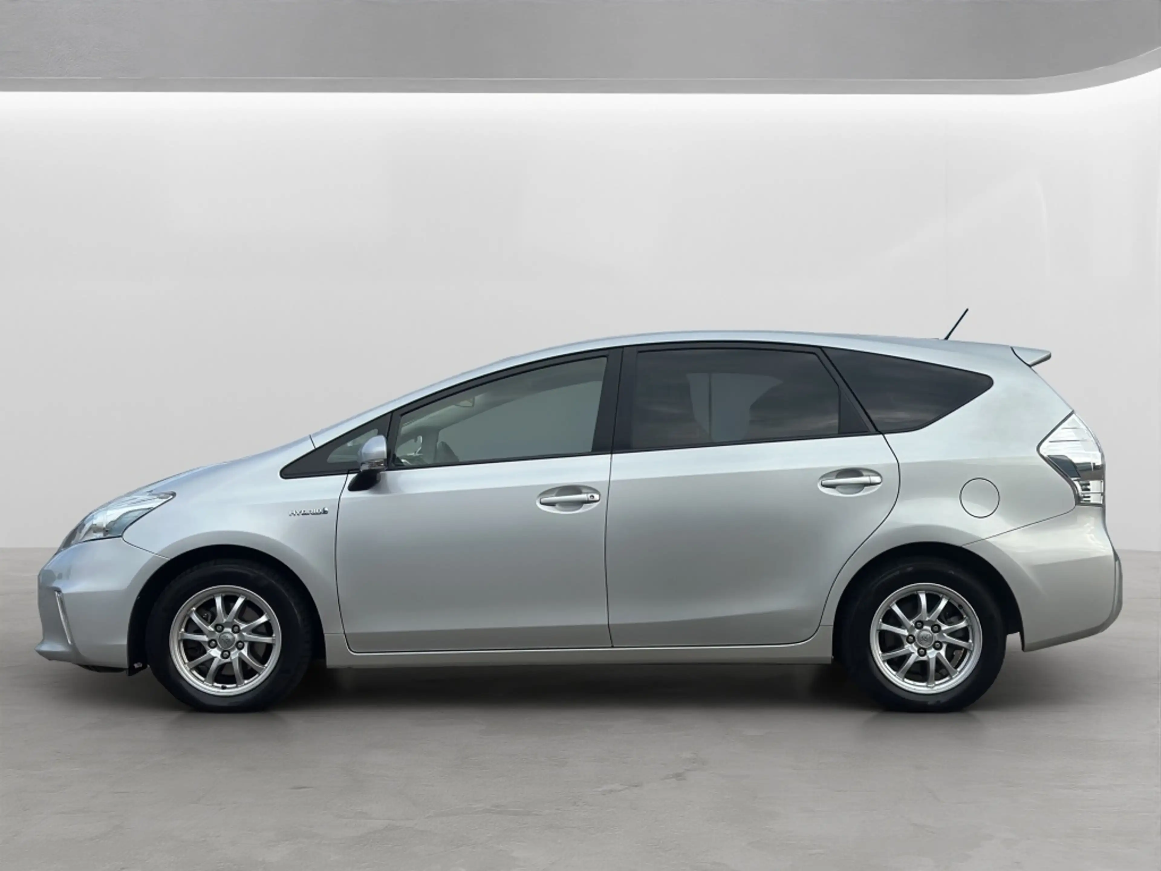 Toyota Prius+ Prius Wagon 1.8 Dynamic Pano HUD Navi PDC — photo 4