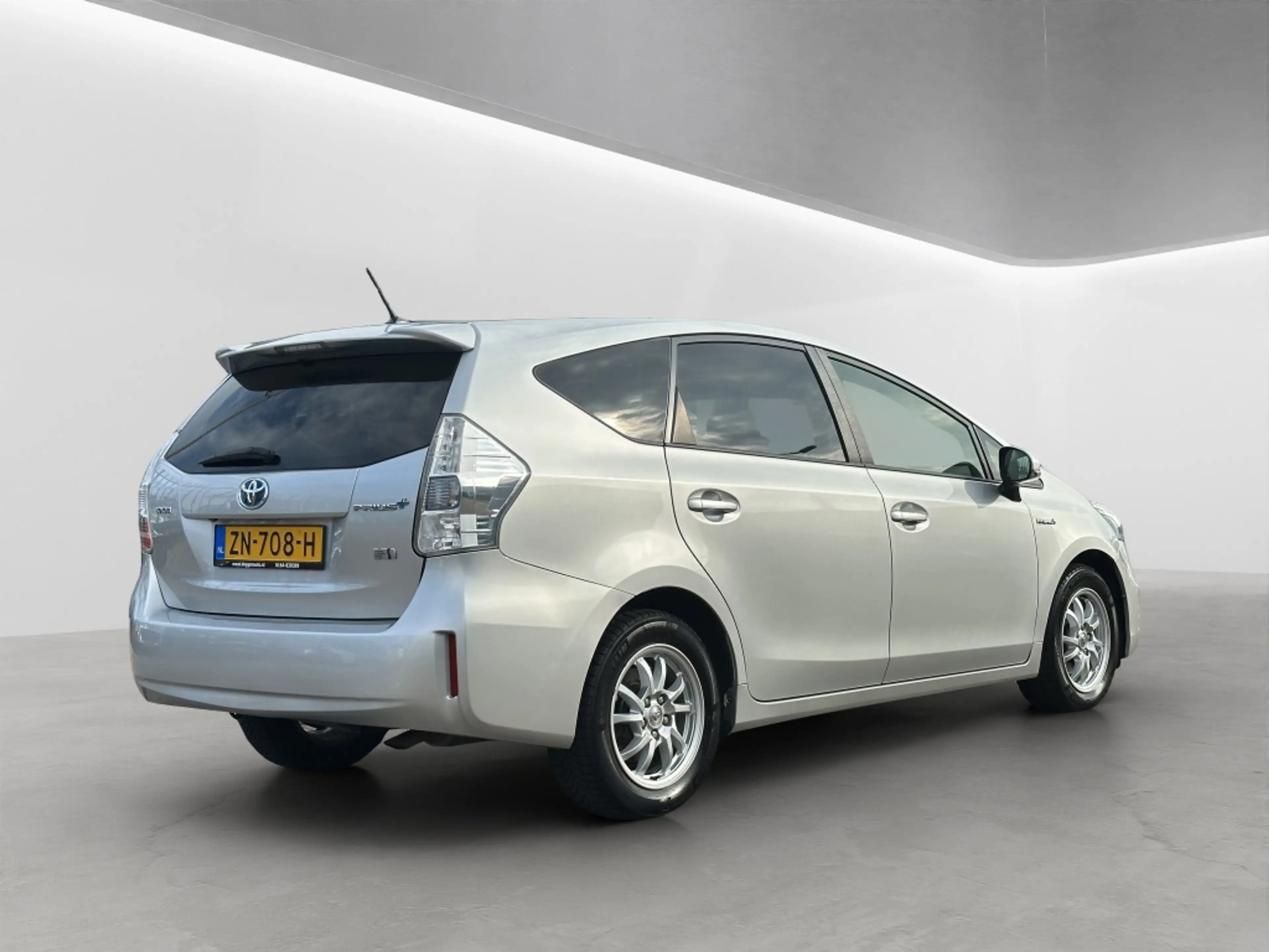 Toyota Prius+ Prius Wagon 1.8 Dynamic Pano HUD Navi PDC — photo 7