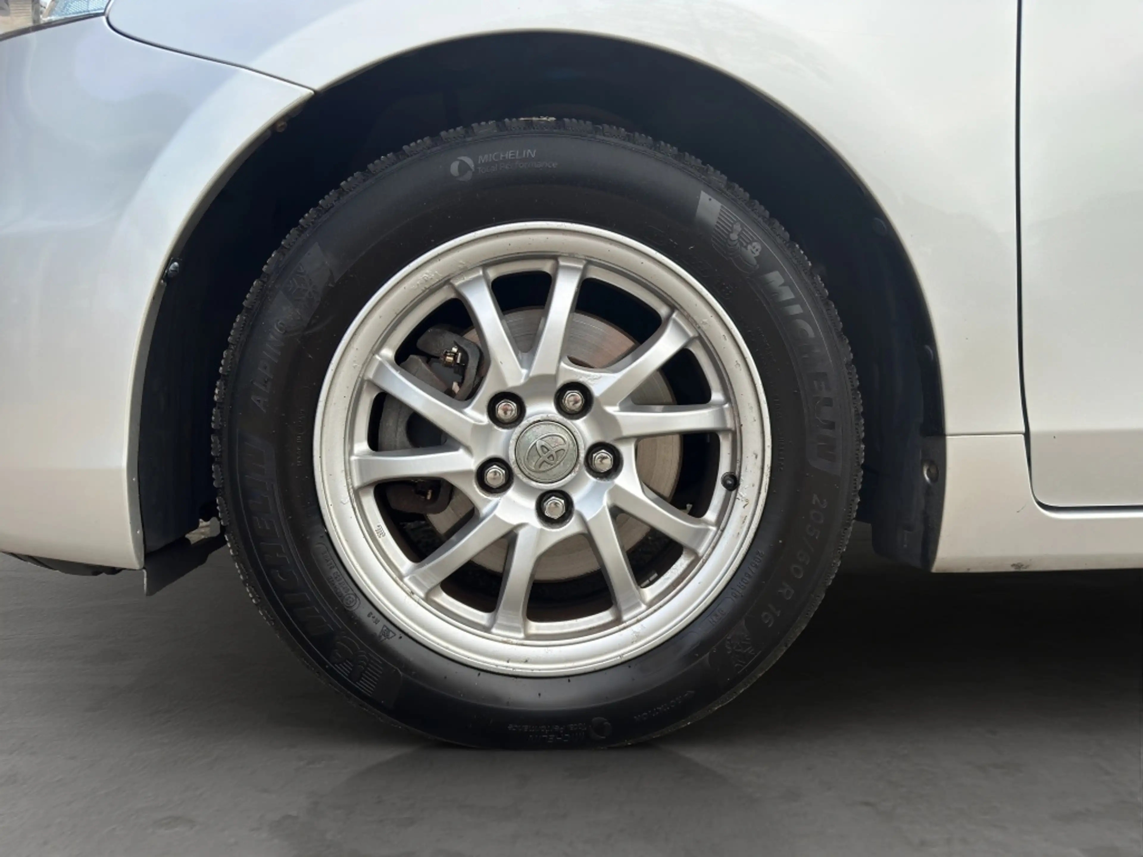 Toyota Prius+ Prius Wagon 1.8 Dynamic Pano HUD Navi PDC — photo 11