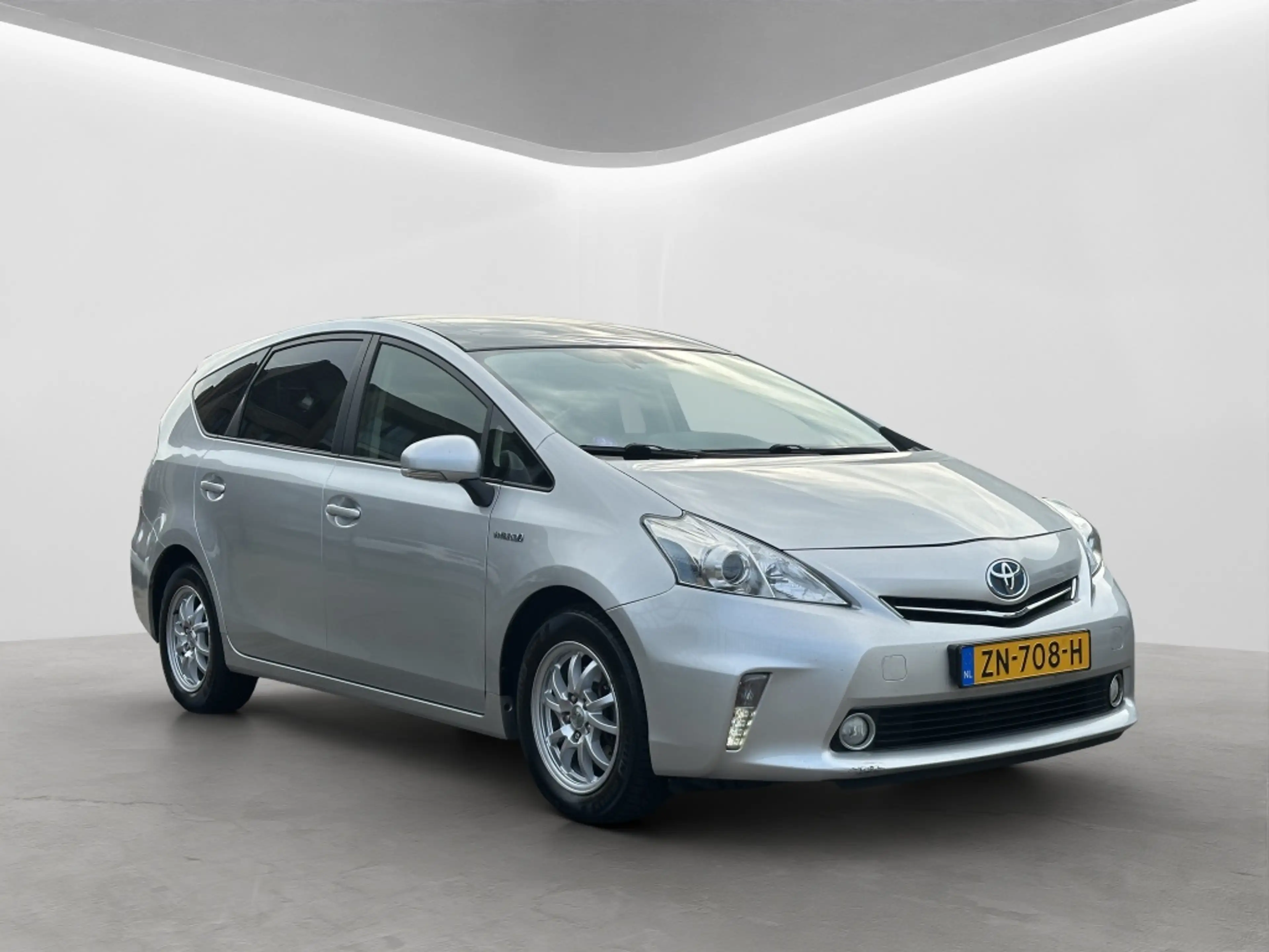 Toyota Prius+ Prius Wagon 1.8 Dynamic Pano HUD Navi PDC — photo 9
