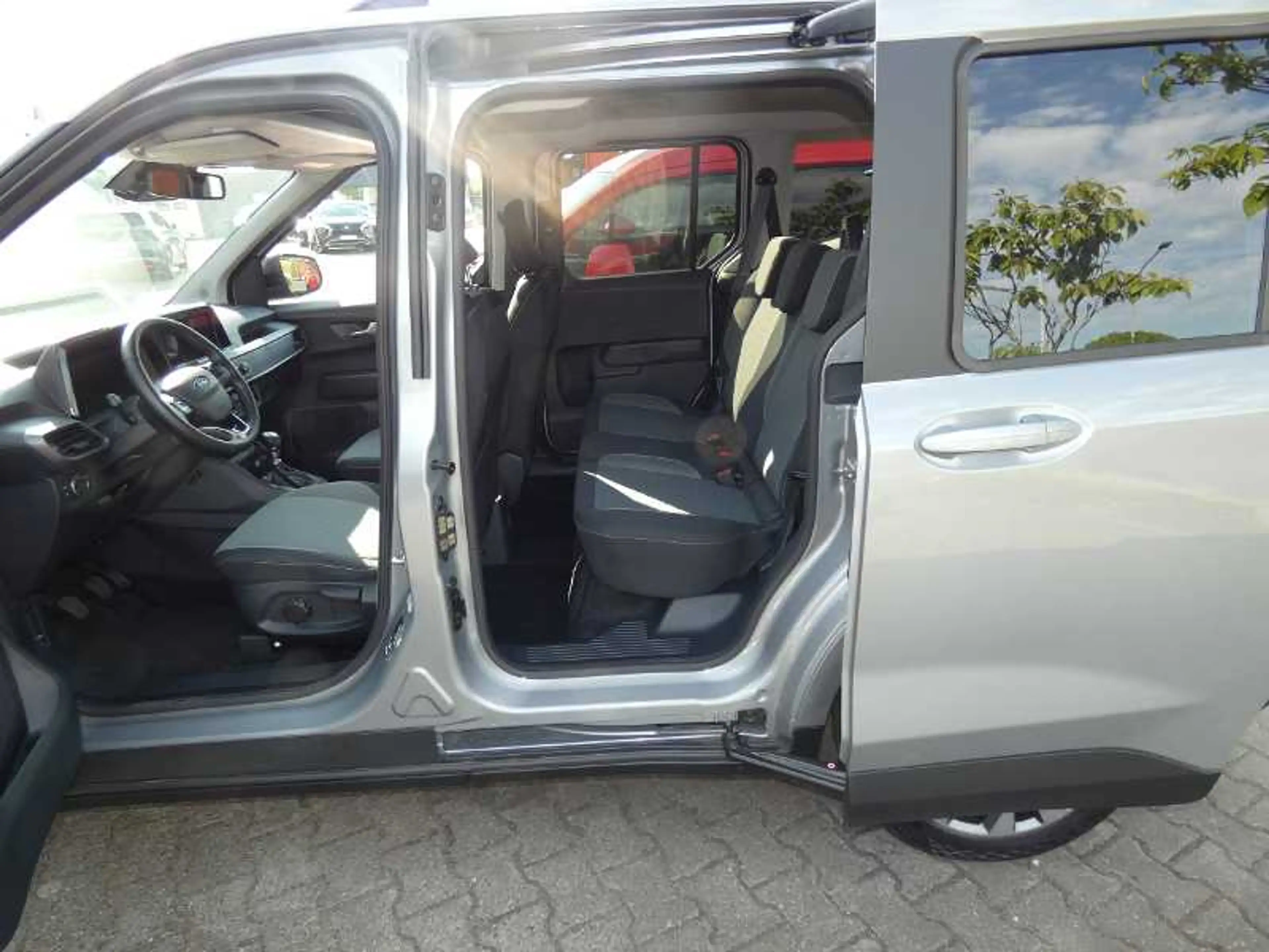 Ford Tourneo Courier 1.0 Titanium ,,Adapt. Temomat" — photo 12