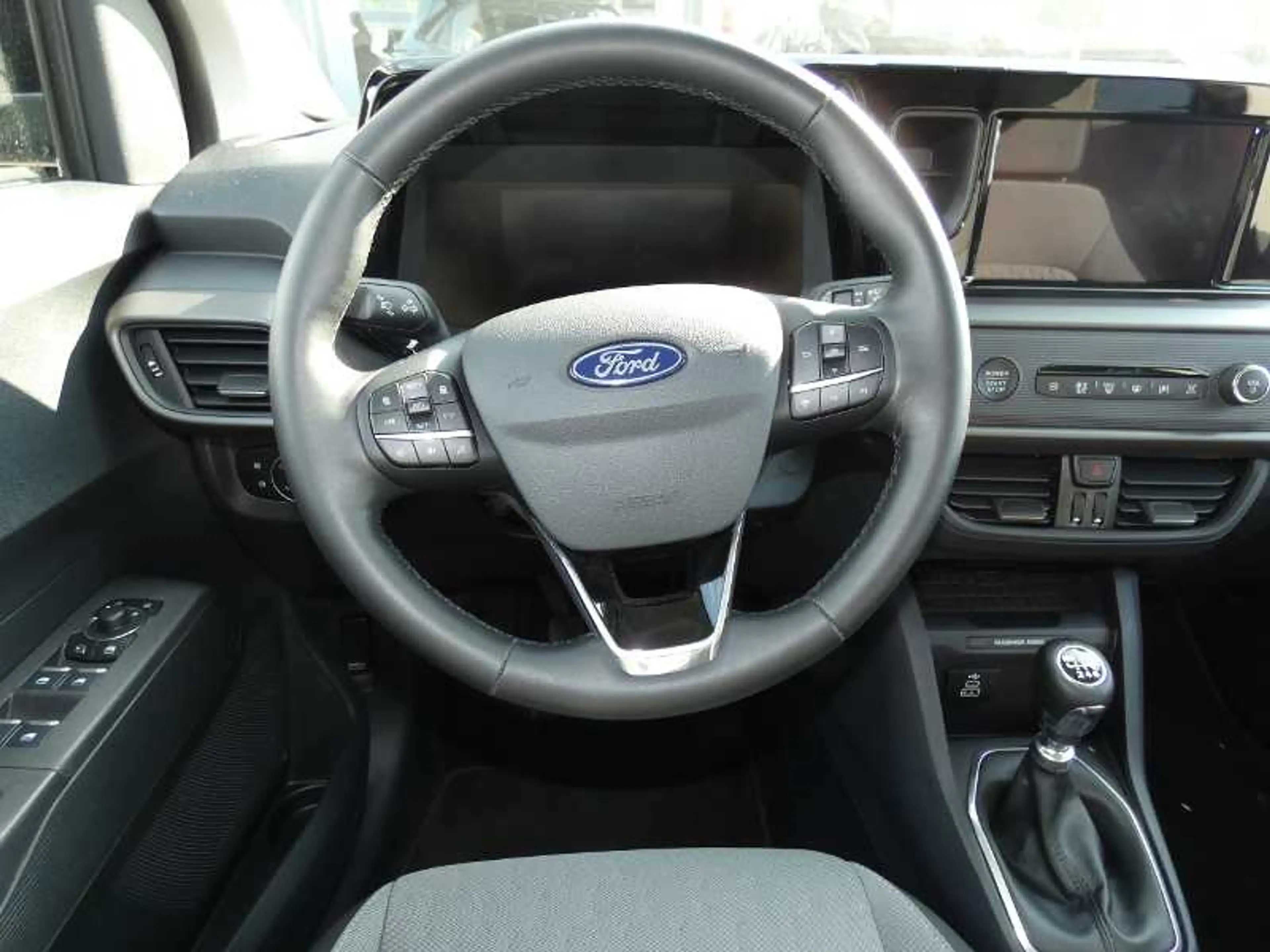 Ford Tourneo Courier 1.0 Titanium ,,Adapt. Temomat" — photo 8
