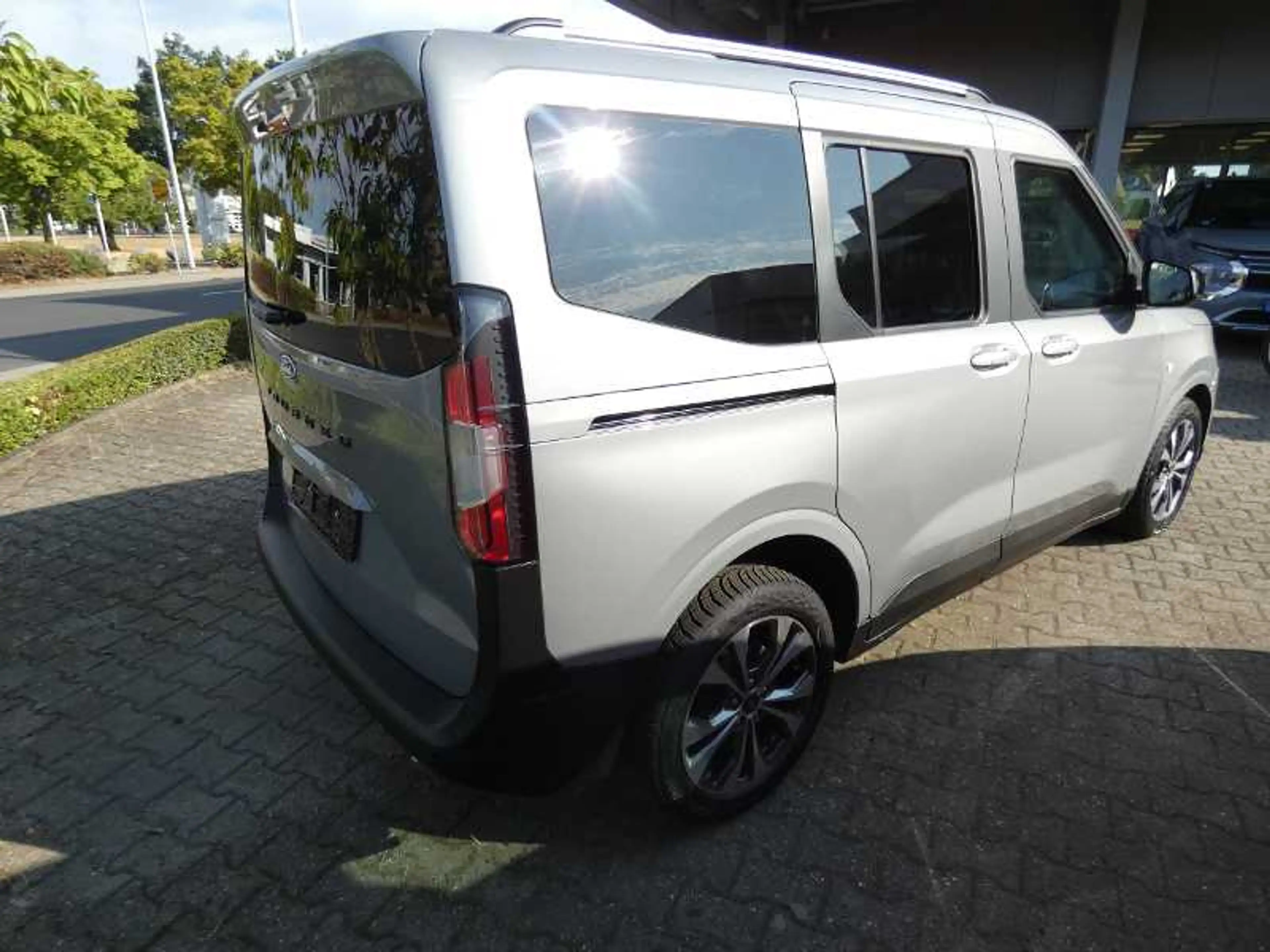 Ford Tourneo Courier 1.0 Titanium ,,Adapt. Temomat" — photo 2