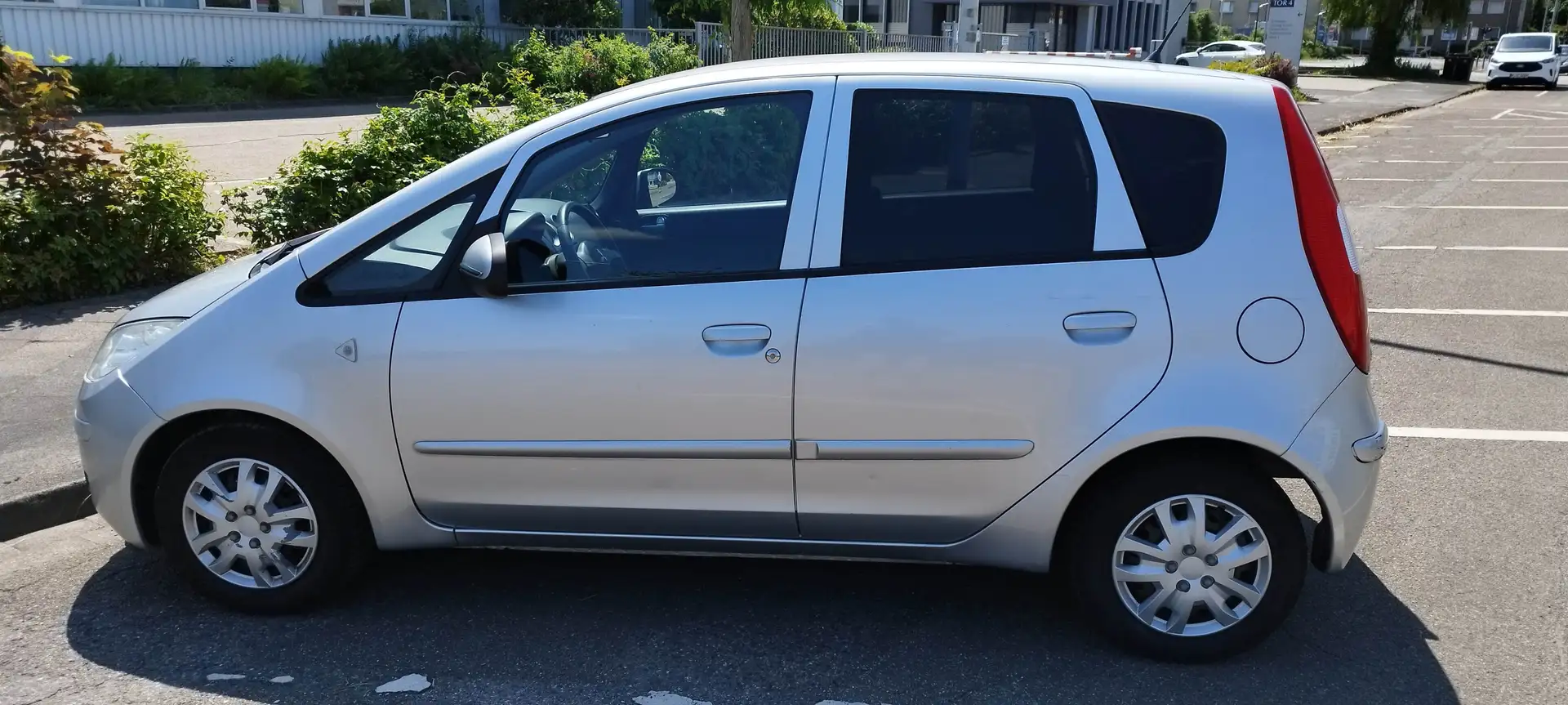 Mitsubishi Colt Colt 1.3 Motion Srebrny - 2