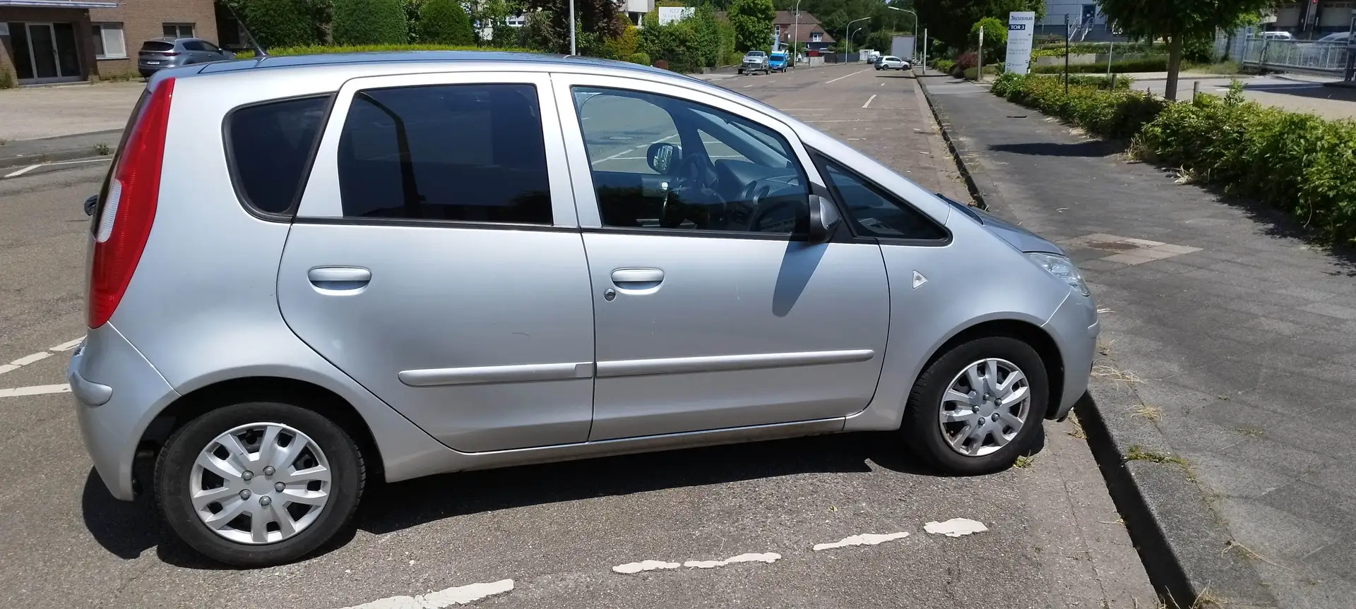 Mitsubishi Colt Colt 1.3 Motion Srebrny - 1
