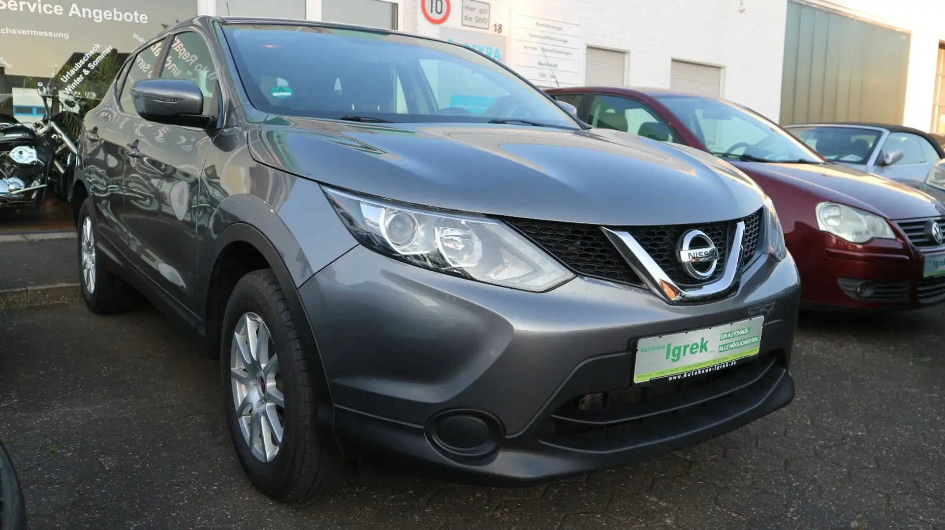 Nissan Qashqai Visia 2.Hand/Scheckheft/AHK Grau - 1