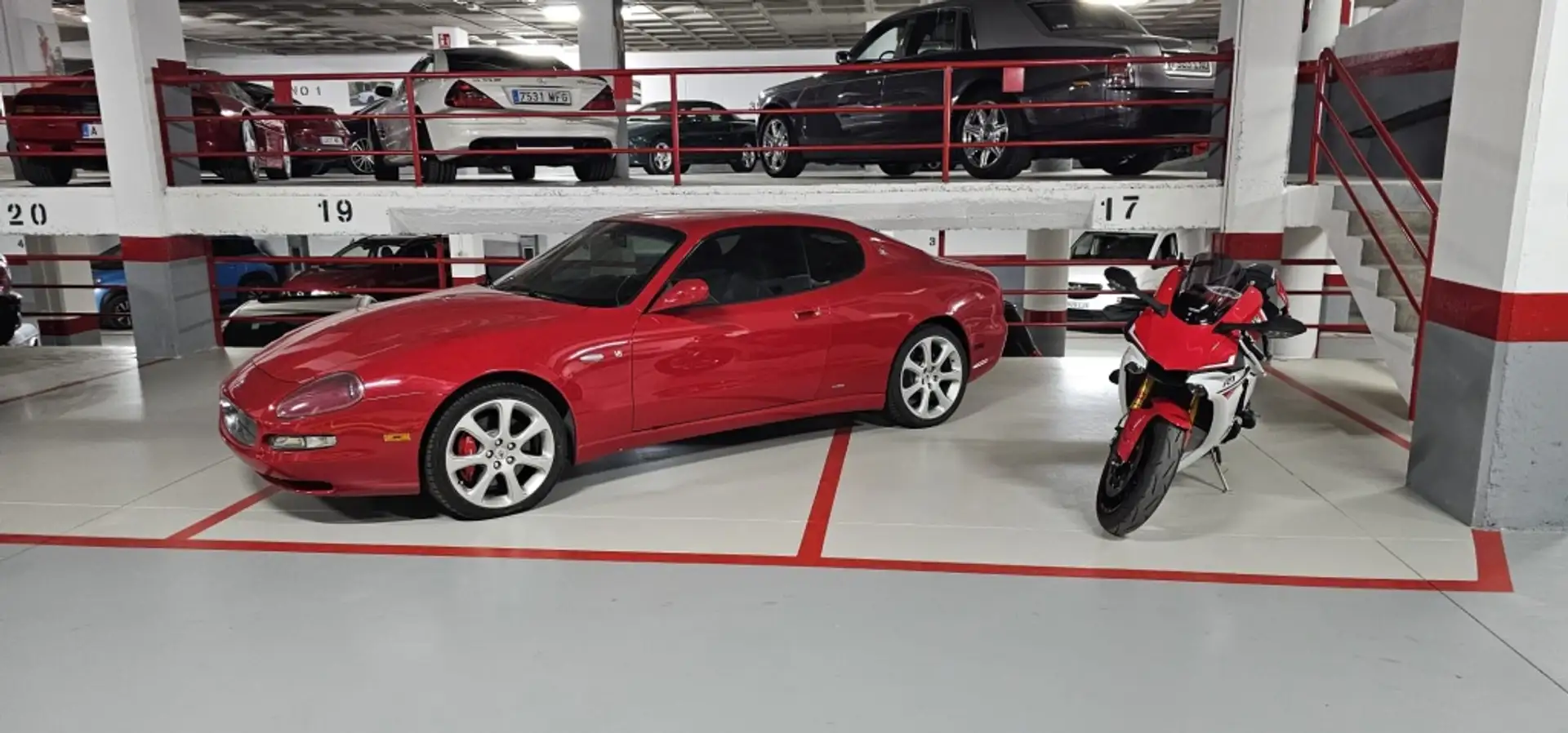 Maserati GranTurismo S Aut. Rot - 1
