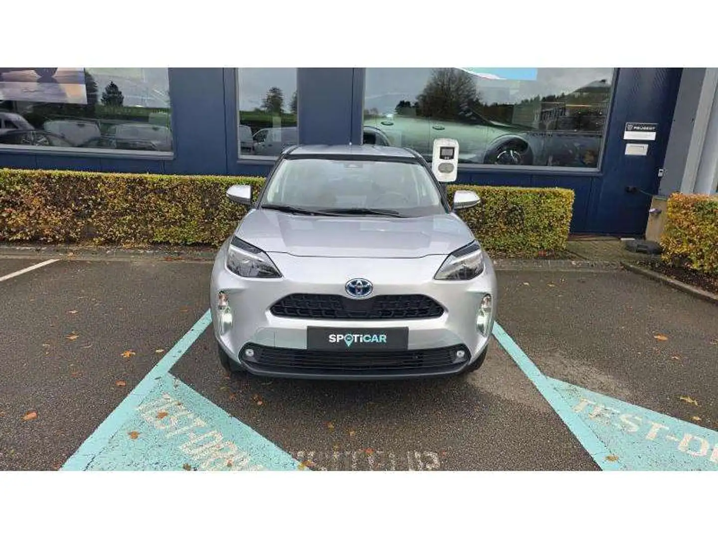 Toyota Yaris Cross Gris - 2