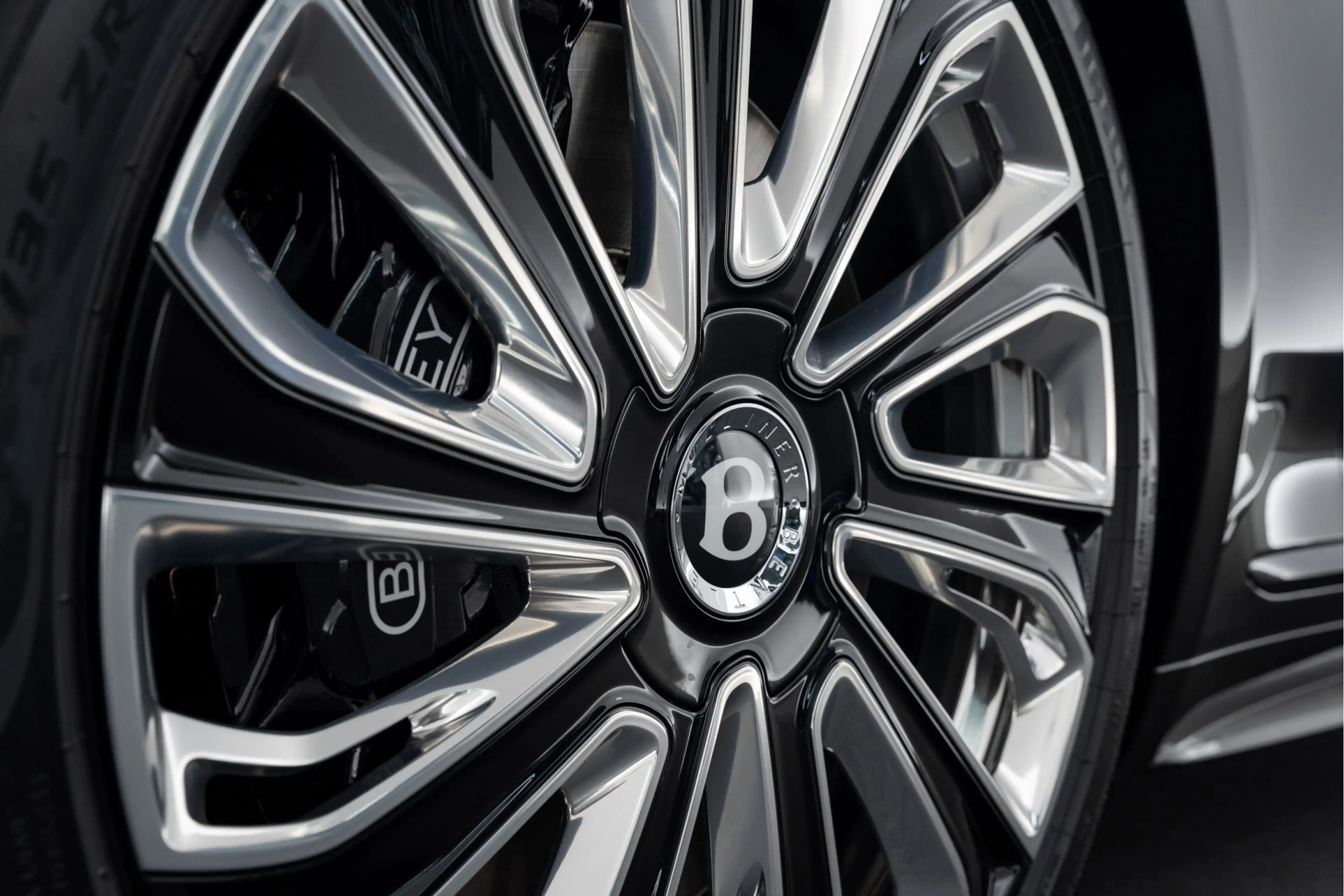 Bentley Continental GT Mulliner V8 Hybrid MY2026 — photo 10