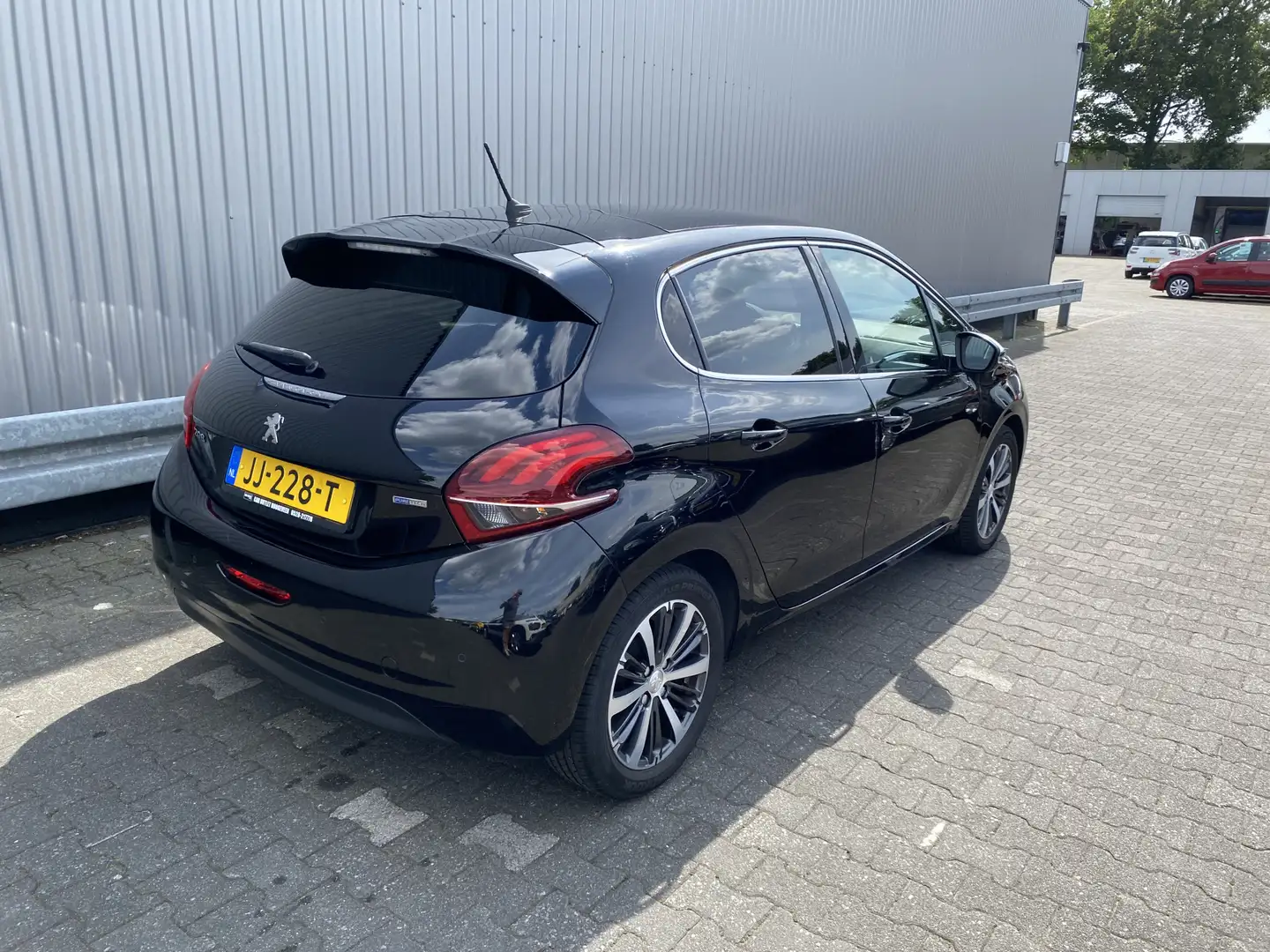 Peugeot 208 1.2 PureTech Allure 152Dkm.NAP, Leer, Clima, CC, P Zwart - 2