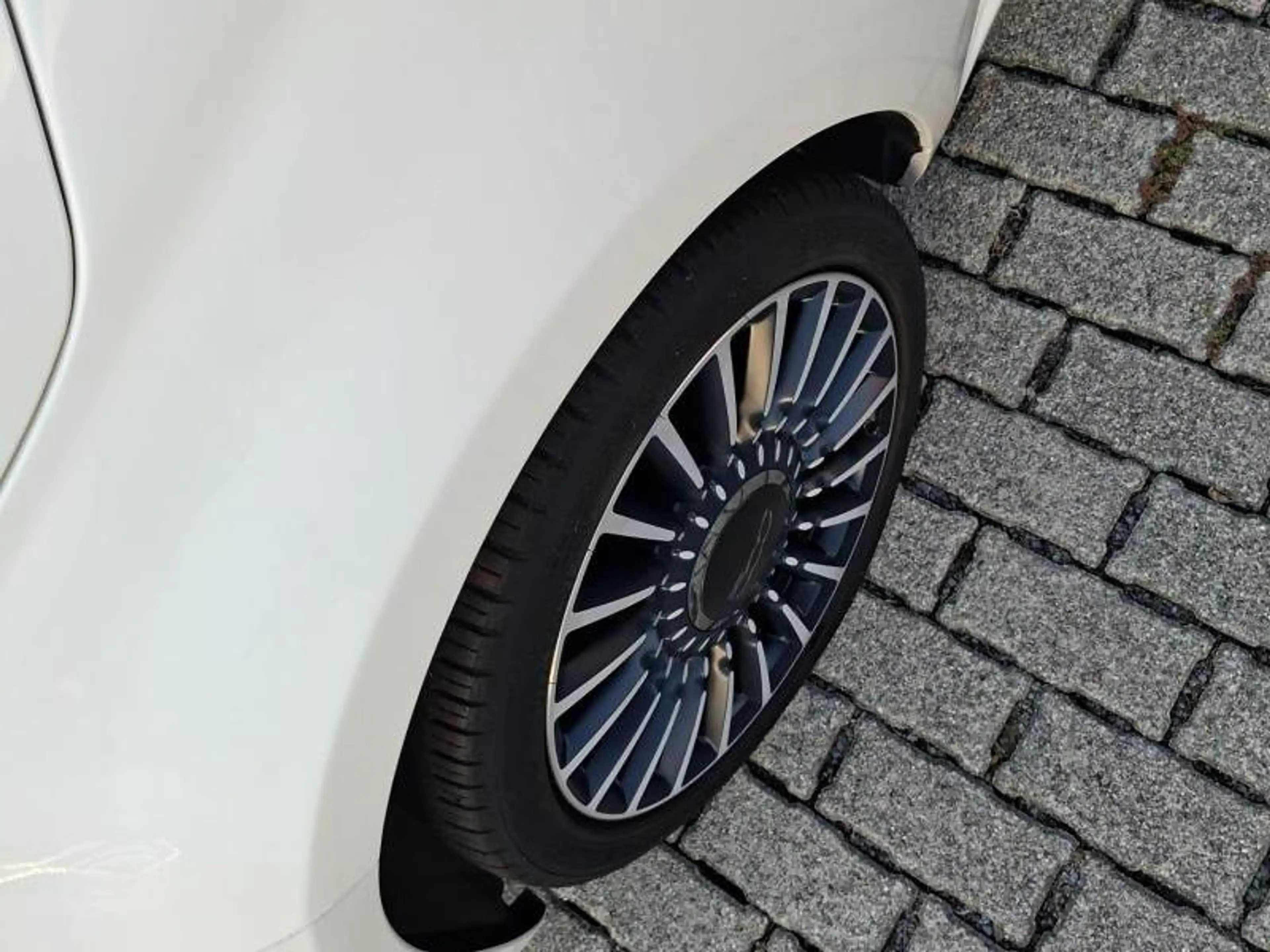 Fiat 500 Lounge — photo 15