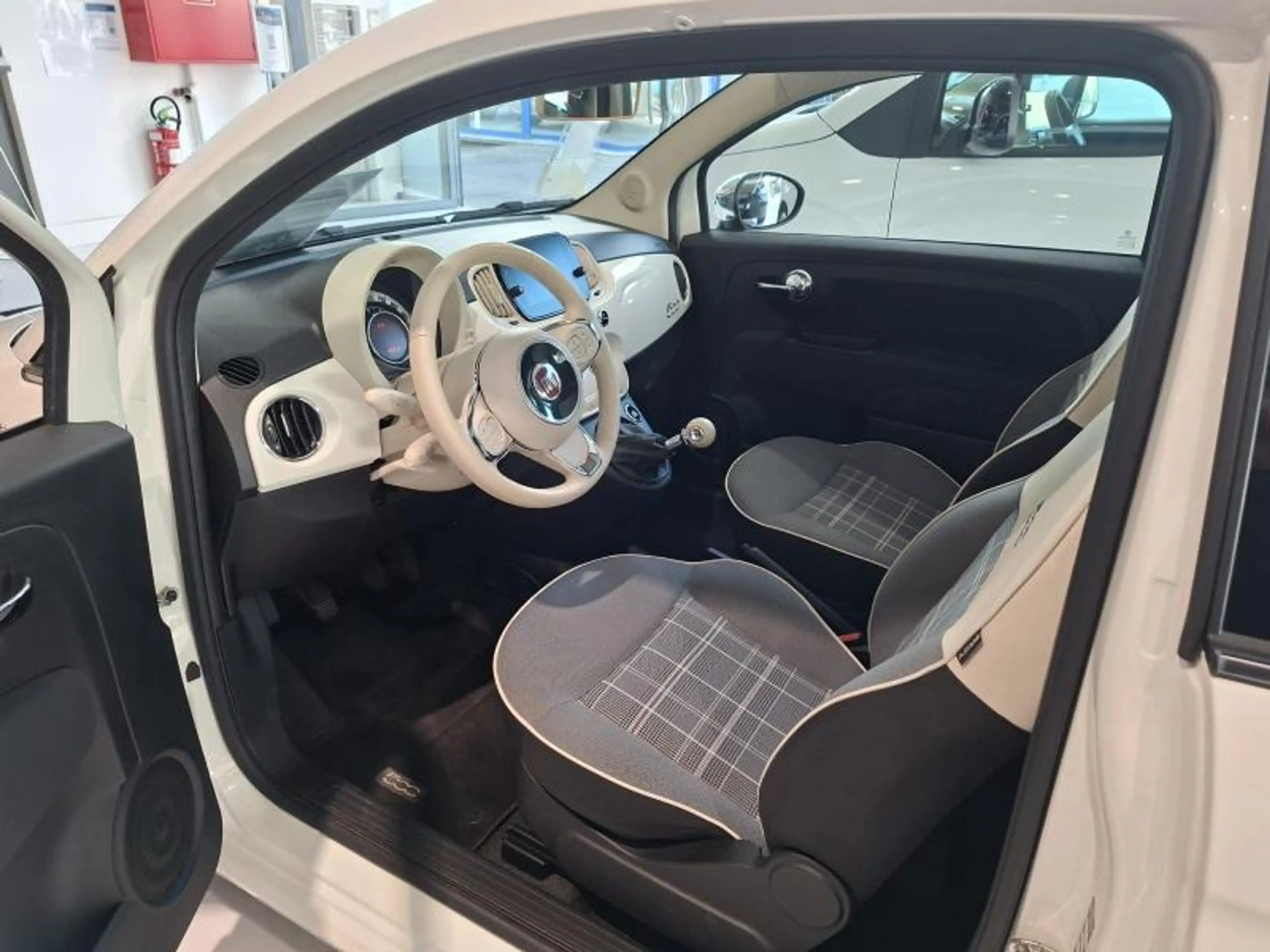 Fiat 500 Lounge — photo 6