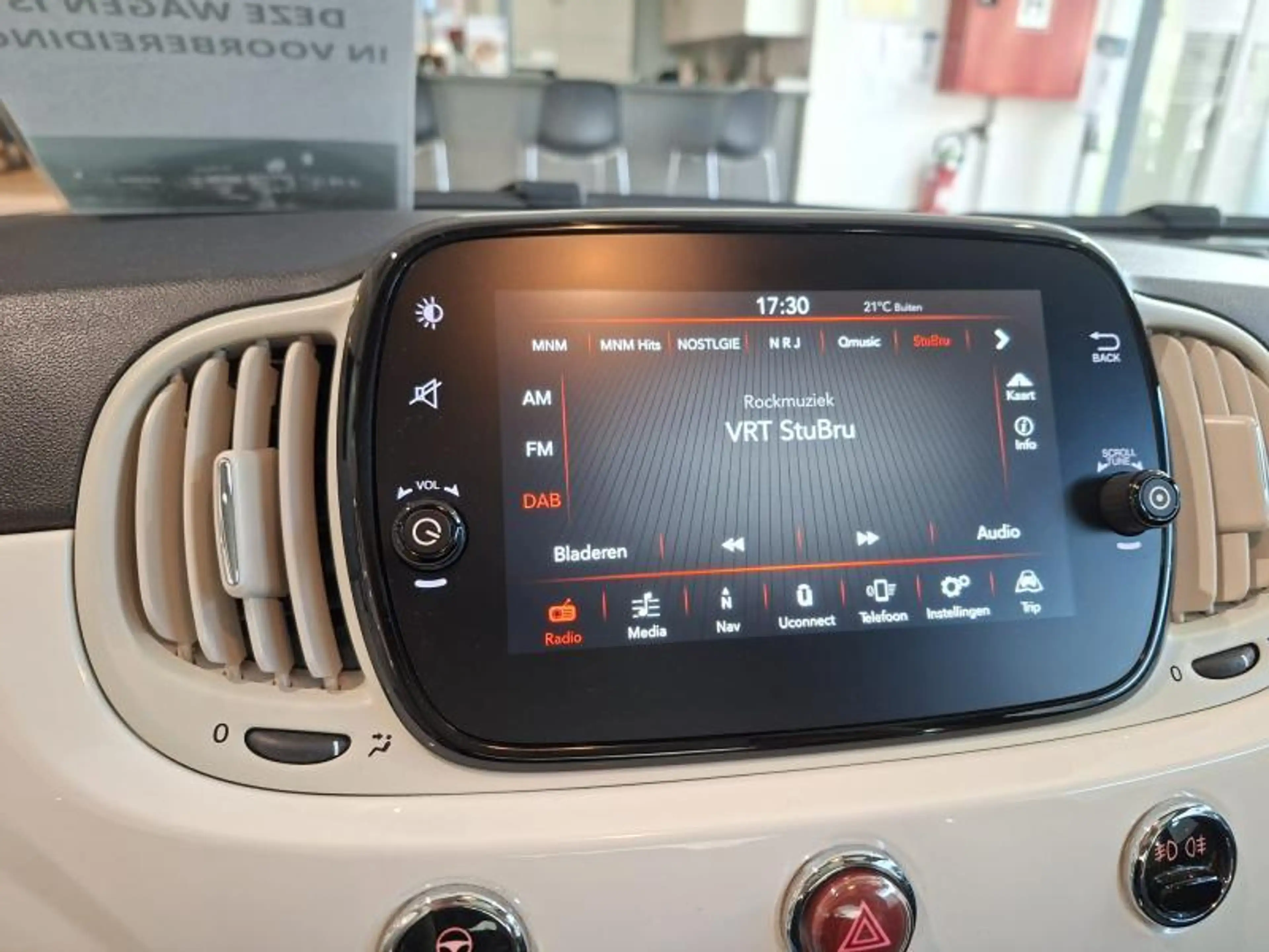Fiat 500 Lounge — photo 10
