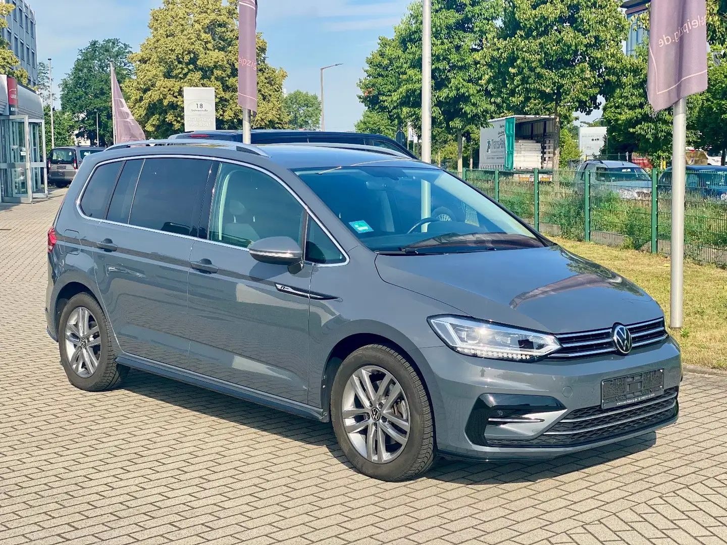 Volkswagen Touran Highline R line 7xSitze Navi LED DSG AHK Gris - 2