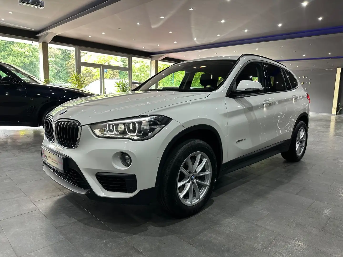 BMW X1 xDrive 20d Steptronic /LED /NAVI /Sitzheizung Weiß - 1