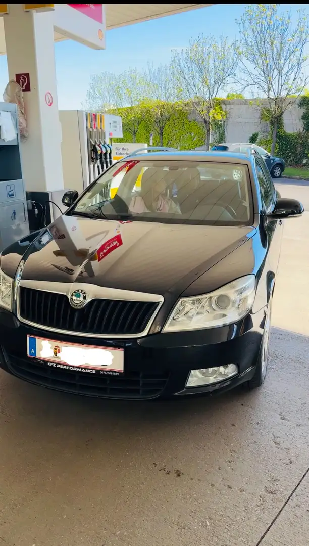 Skoda Octavia Combi 2.0 TDI DPF Elegance Schwarz - 1