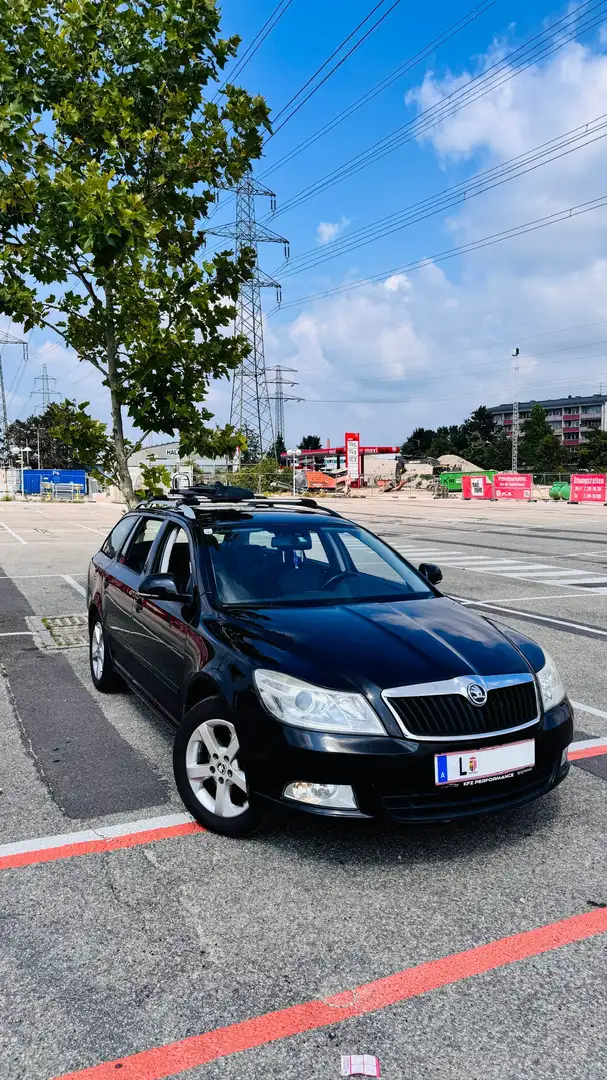 Skoda Octavia Combi 2.0 TDI DPF Elegance Schwarz - 1
