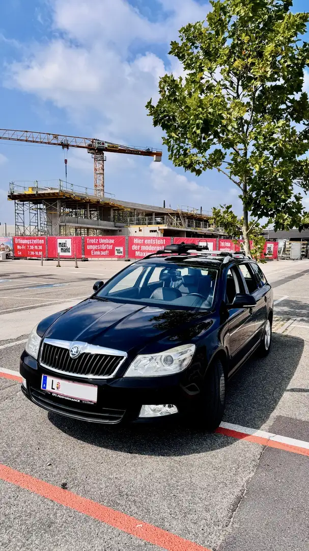 Skoda Octavia Combi 2.0 TDI DPF Elegance Schwarz - 2