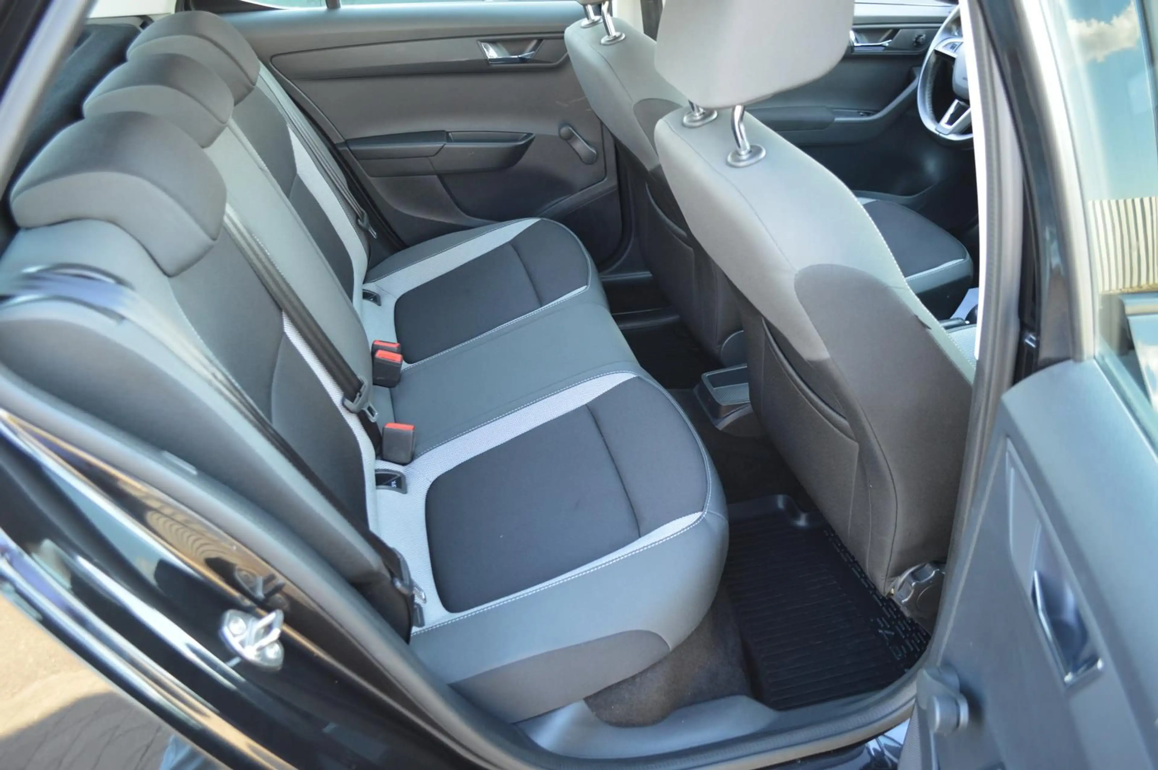 Skoda Fabia Activ*Klimaanlage*Tempomat*BT-Media*SHZ* — photo 9