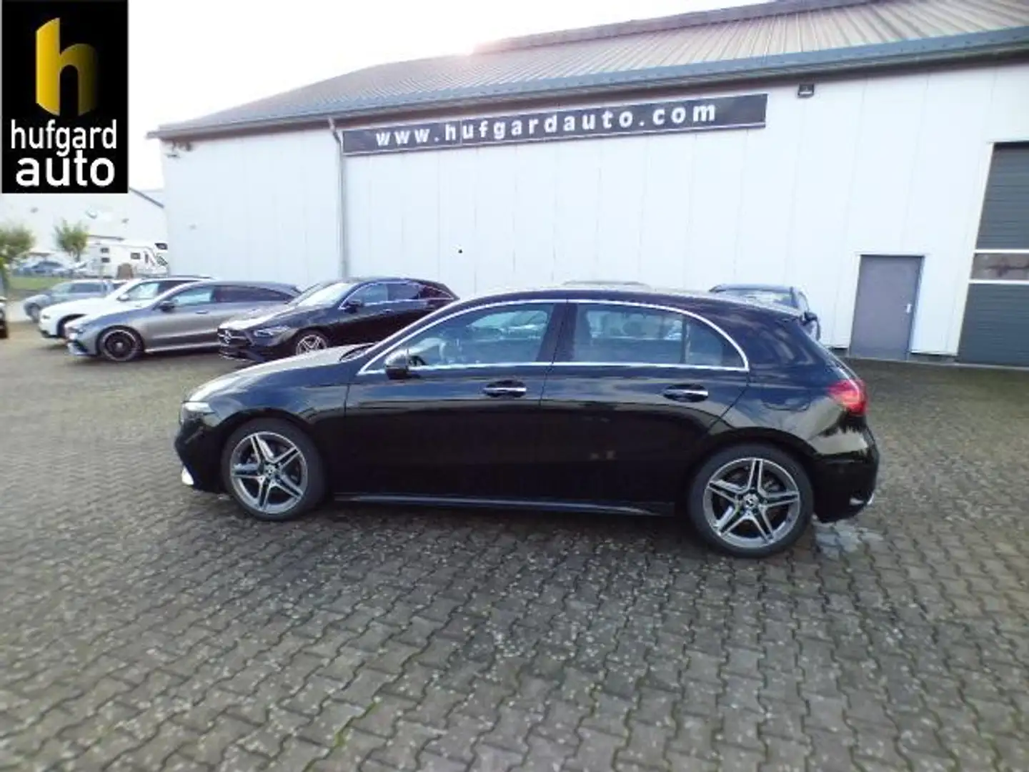 Mercedes-Benz A 200 AMG Premium Standheizung AHK Burmester Sound Siedb Noir - 1