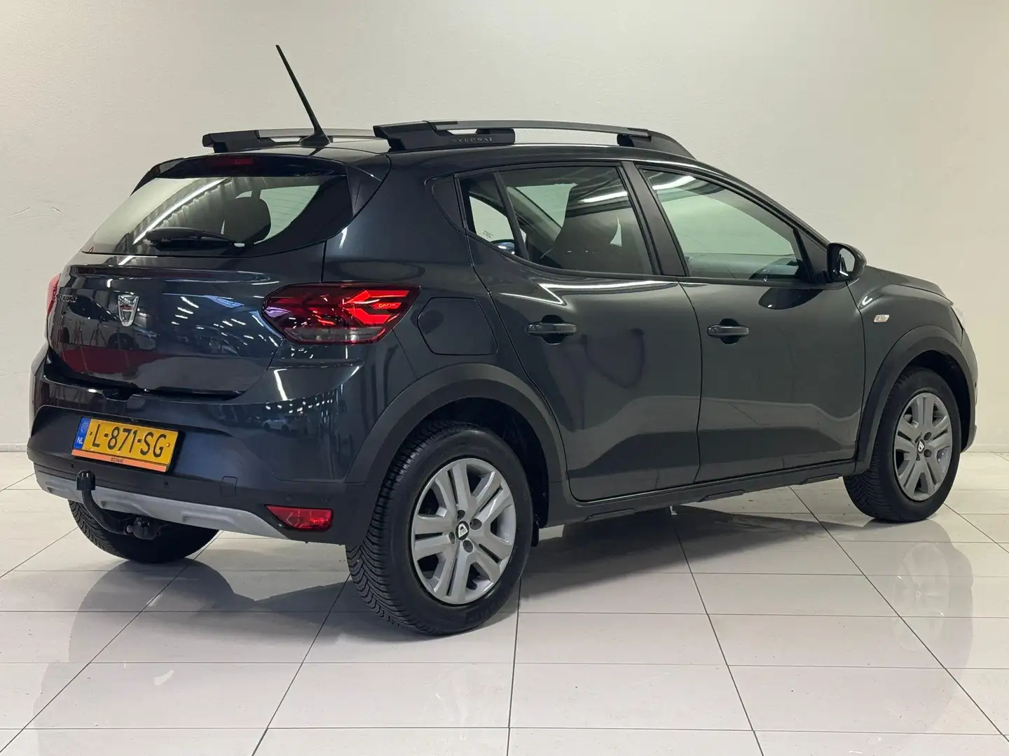 Dacia Sandero Stepway 1.0 TCe 90 Comfort | Trekhaak | Navigatie Grijs - 2