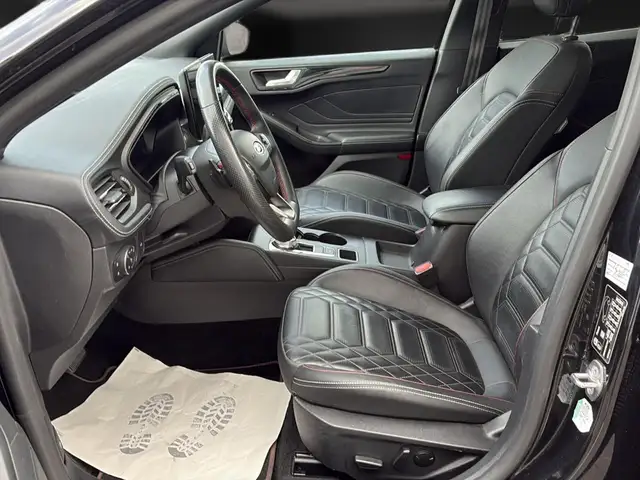 Ford Focus view 14