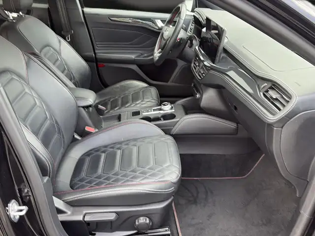 Ford Focus view 15