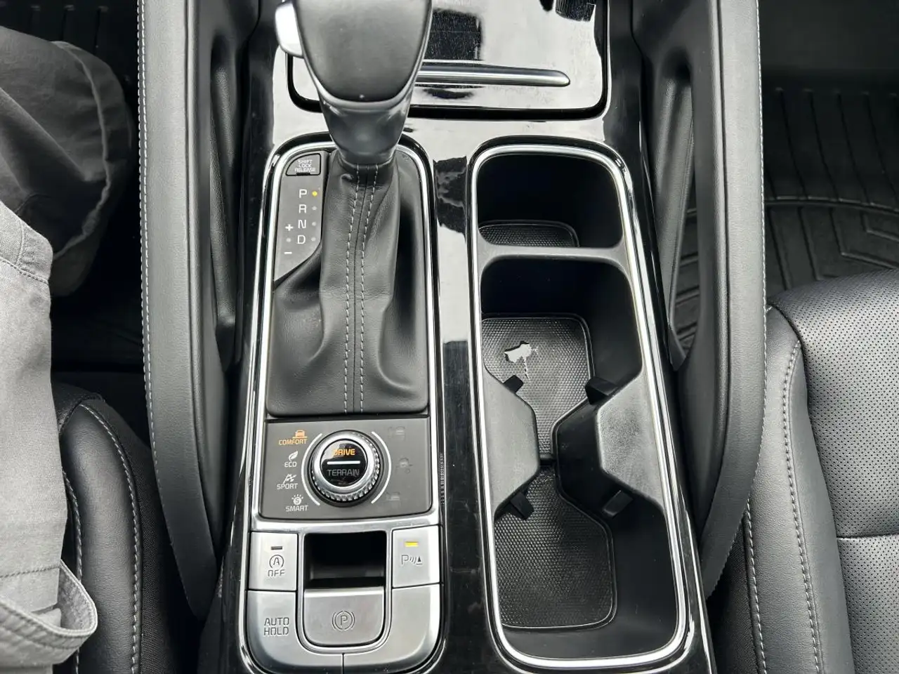 Kia Telluride снимка Kia Telluride