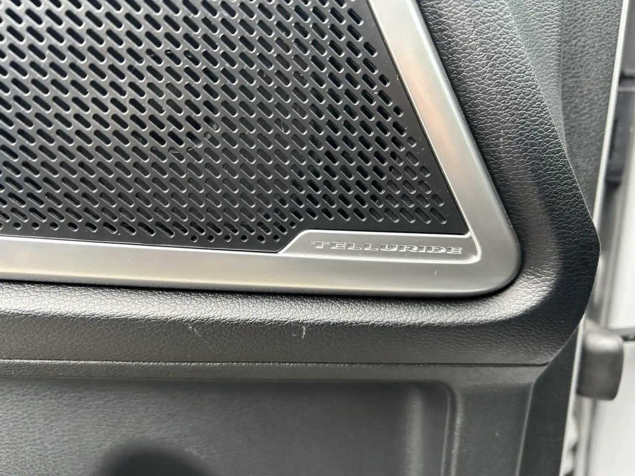 Kia Telluride снимка Kia Telluride