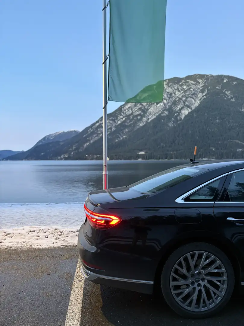 Audi A8 Lang 60 TFSI quattro Schwarz - 2