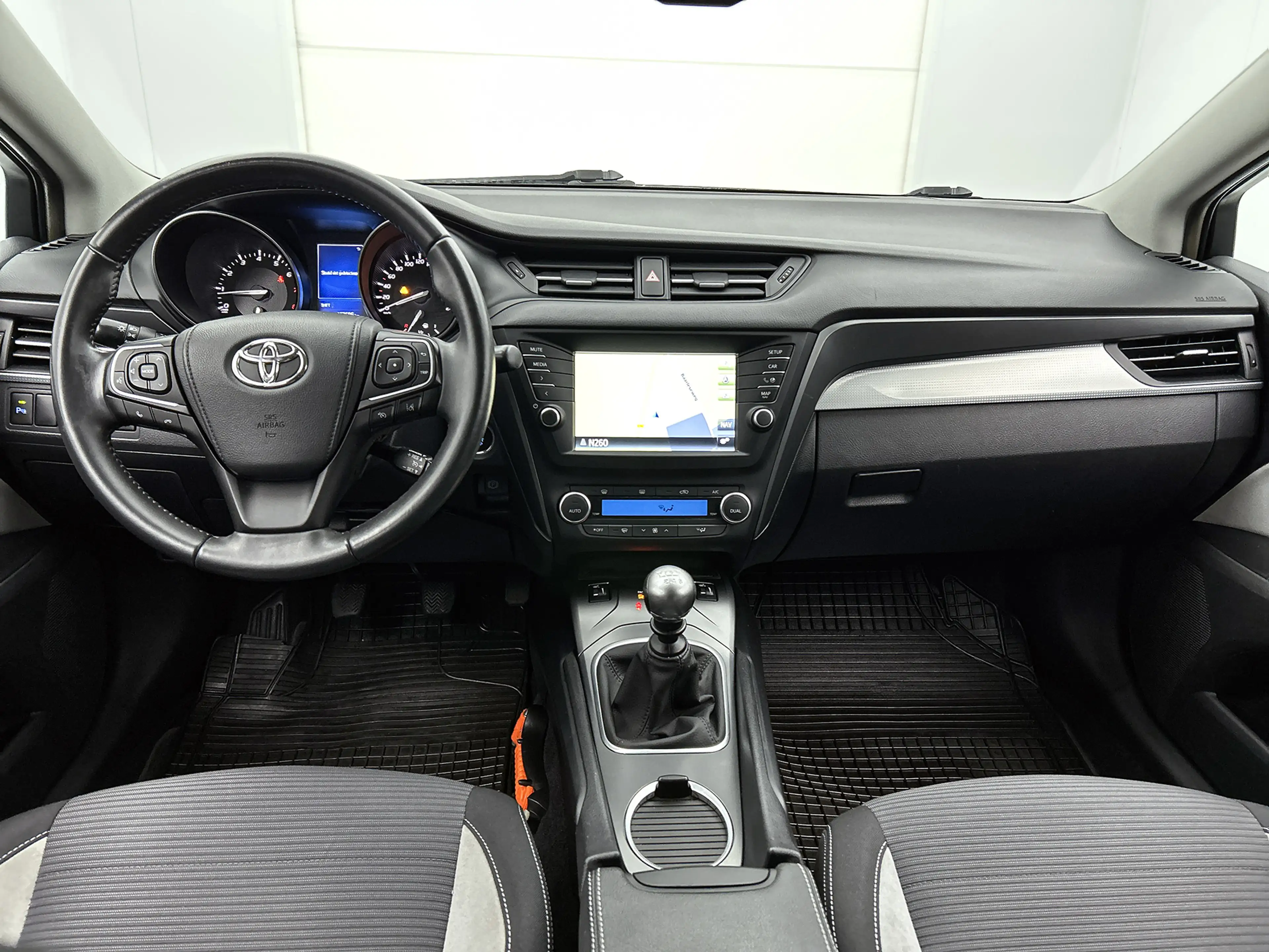 Toyota Avensis Touring Sports 1.8 VVT-i Executive Business | Trek — photo 4