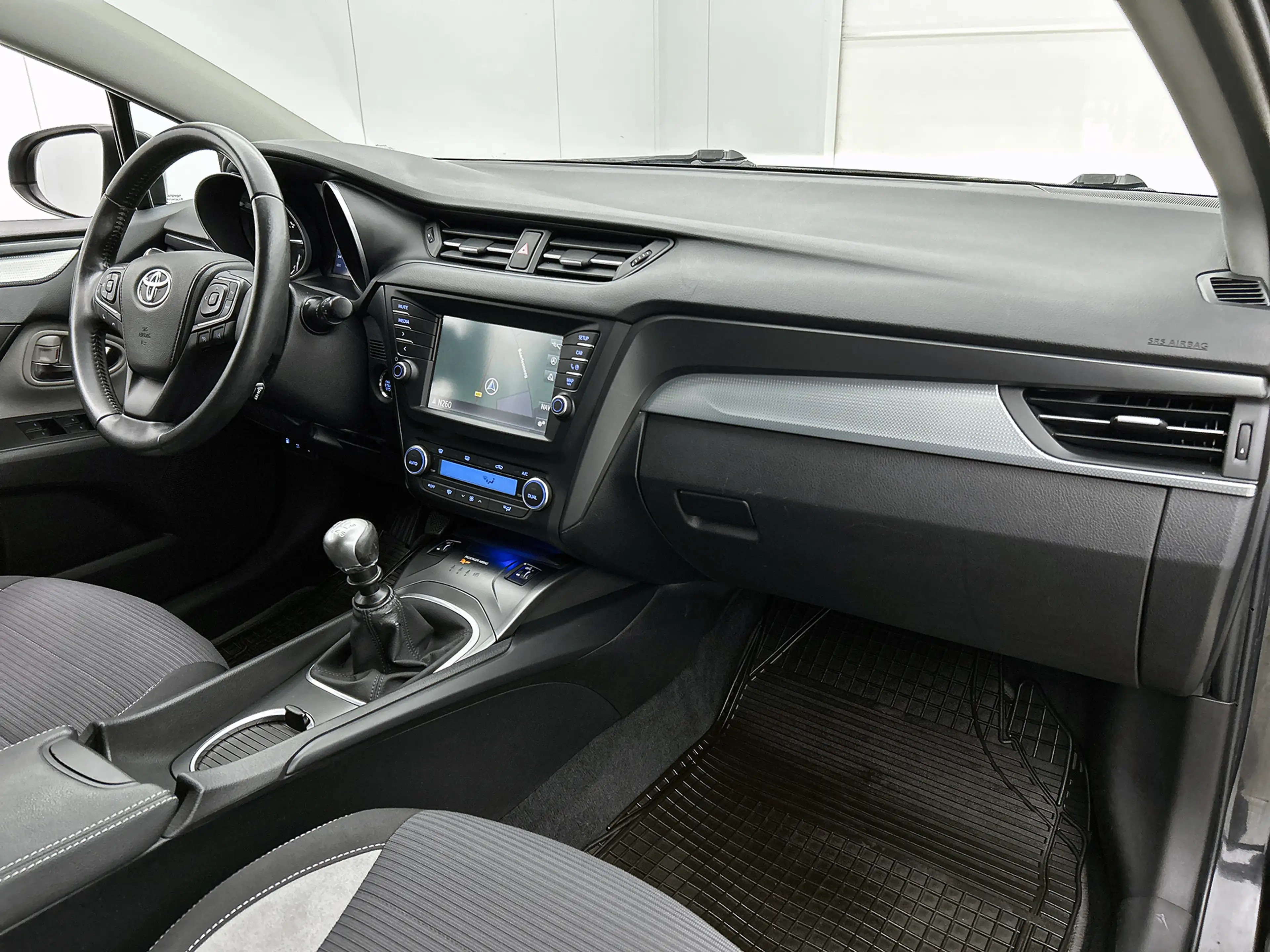 Toyota Avensis Touring Sports 1.8 VVT-i Executive Business | Trek — photo 6