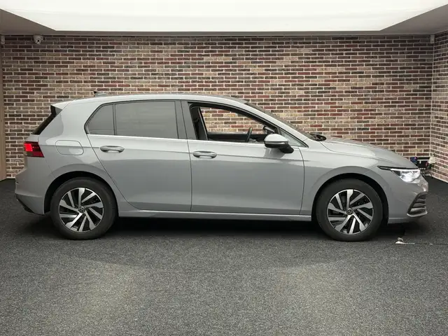 Volkswagen Golf view 4