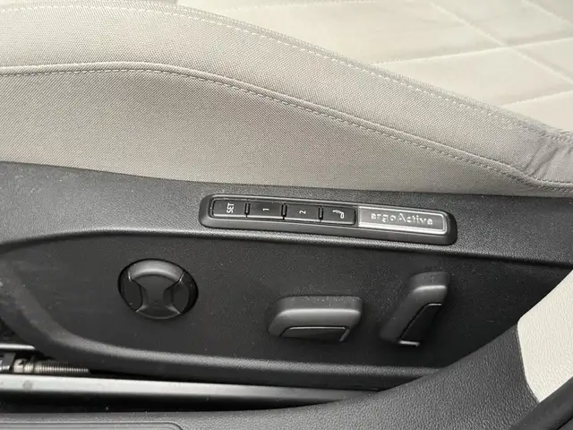 Volkswagen Golf view 14