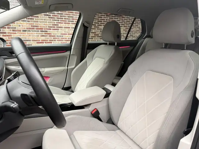 Volkswagen Golf view 13