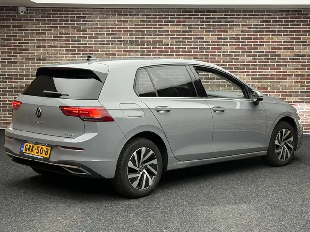 Volkswagen Golf view 2