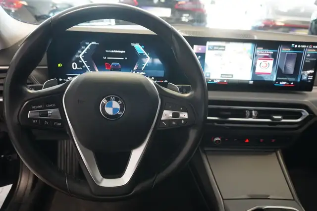 BMW 3 Series view 11