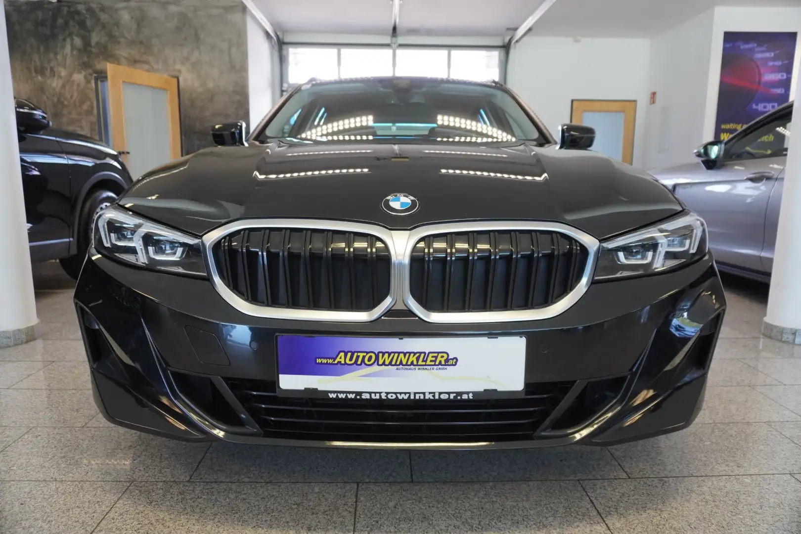 BMW 320 d 48 V xDrive Touring Aut. Klima/SHZ/PDC Schwarz - 2