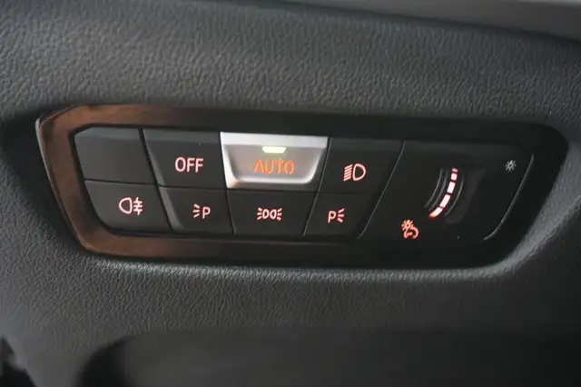 BMW 3 Series view 14