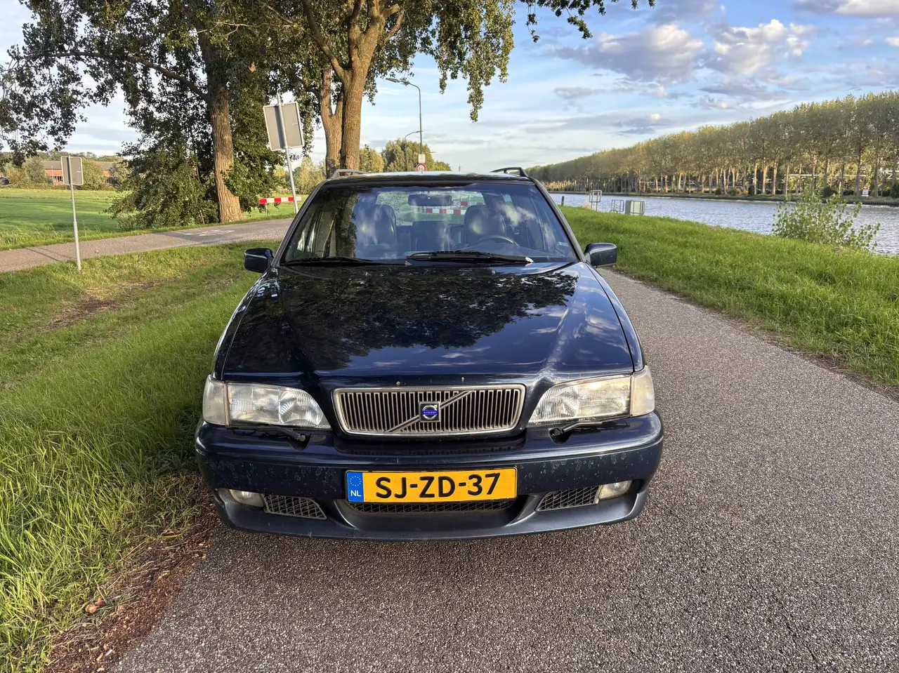 Volvo V70 2.3 R AWD, foto 3
