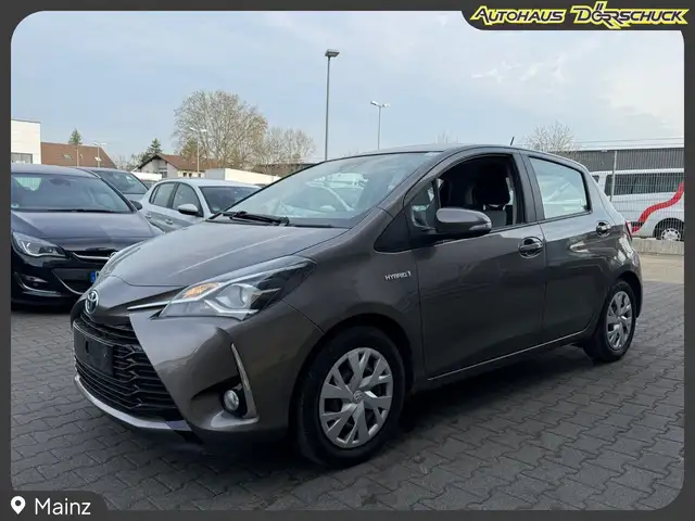 Toyota Yaris Hybrid Business. NAVI. Kamera. Tempomat