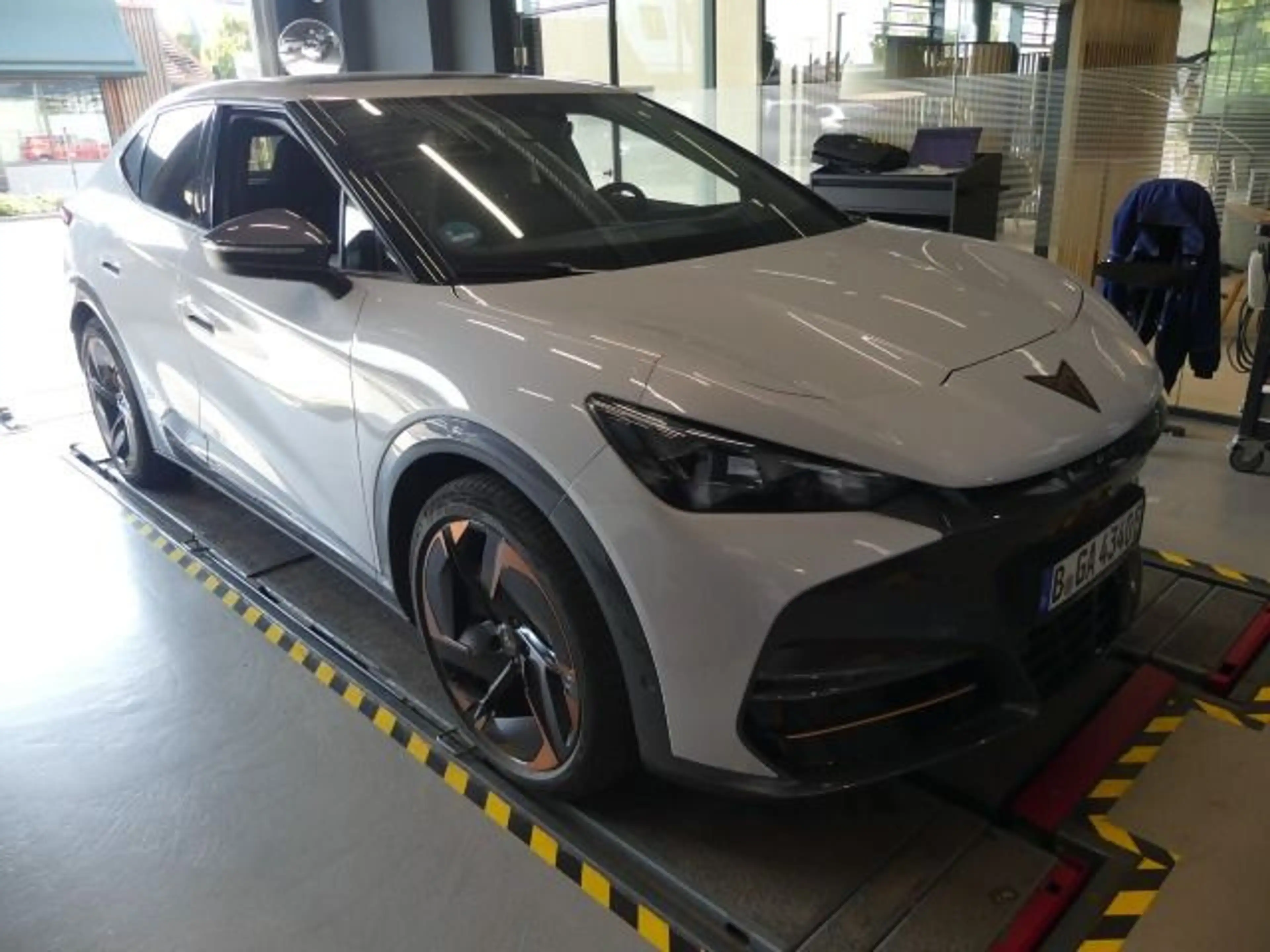 CUPRA Tavascan VZ 4Drive 250 kW (340 PS) 77 kWh — photo 2